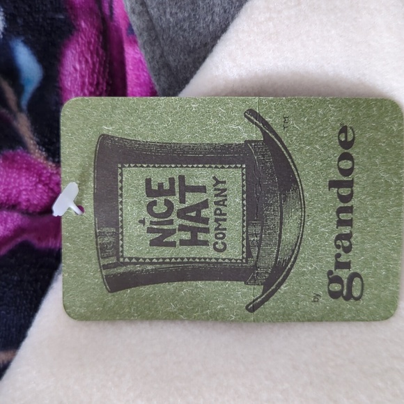 Penguin Hat for Winter - Picture 3 of 4